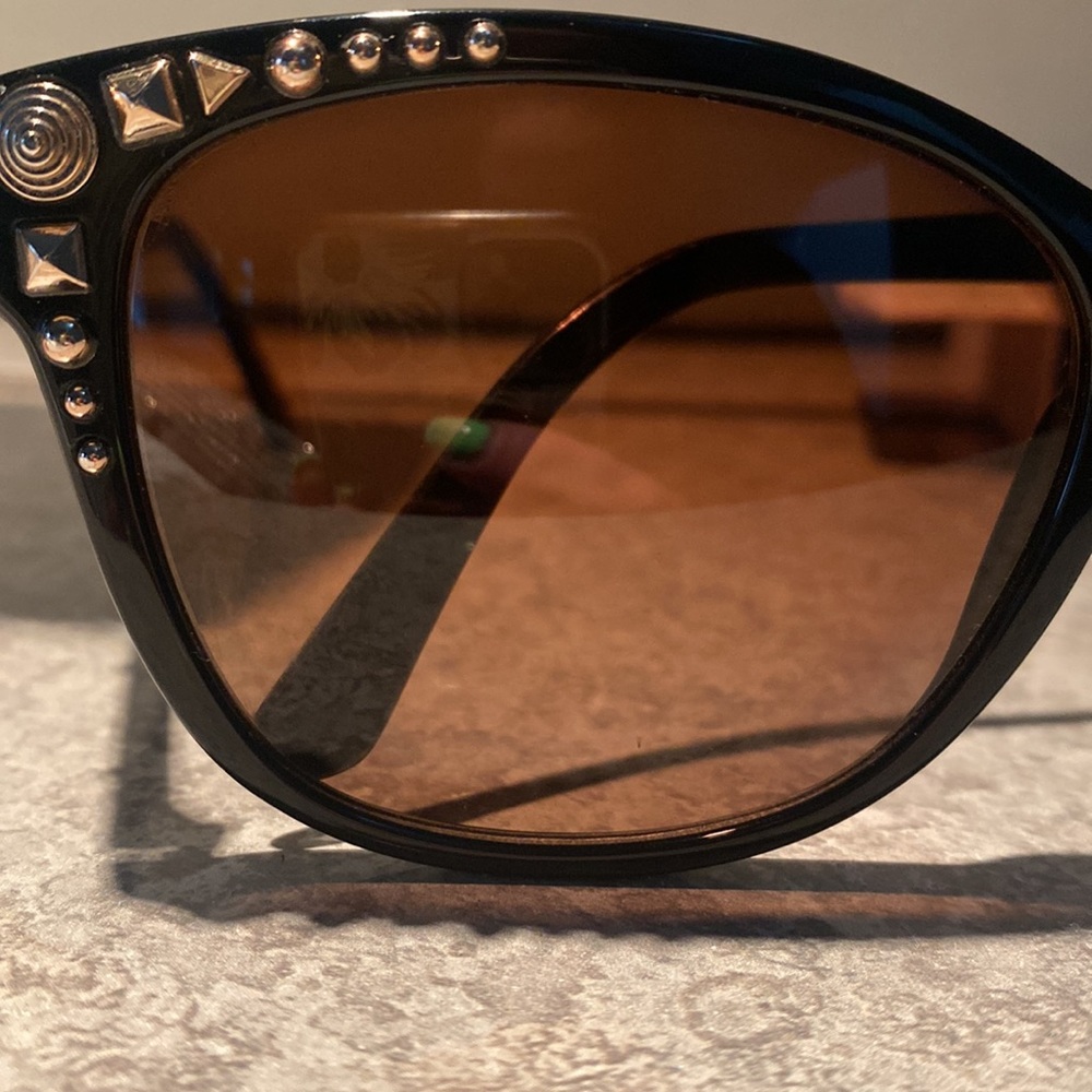 Versace Women's Sunglasses with Black and Brown Accents - Picture 12 of 13